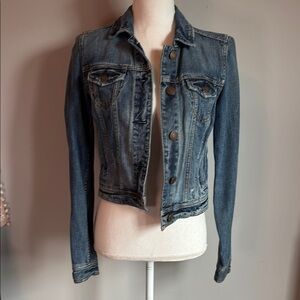 American Eagle cropped Blue Jean Jacket with Fitted Silhouette